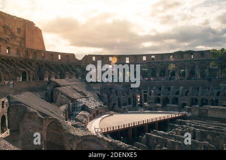 All'interno del Colisseum di Roma. Sito patrimonio dell'umanità dell'UNESCO Foto Stock