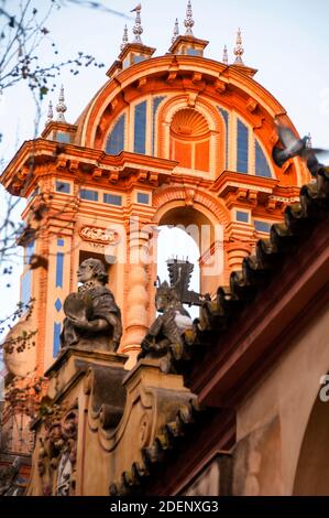 Campane di Santa María Magdalena barocca nel quartiere di Calle San Pablo, Siviglia, Spagna. Foto Stock