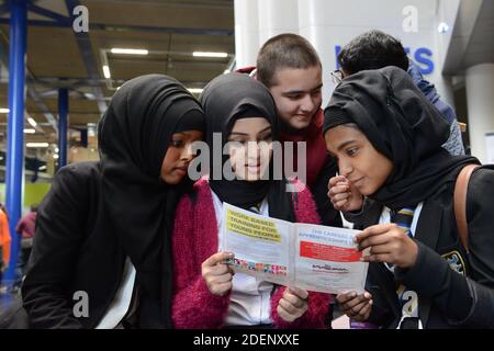 Studenti universitari studenti alla convention di carriera Millennium Point Birmingham Careers E tirocinio Show Foto Stock