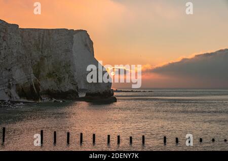 Alba a Splash Point Seaford testa est Sussex sud est Inghilterra Foto Stock