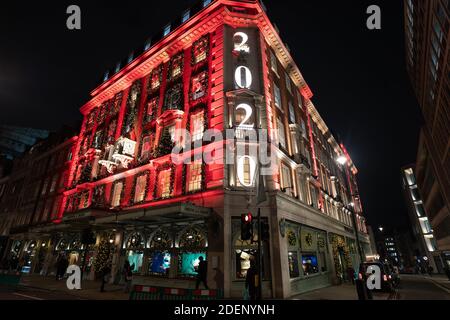 Londra, Regno Unito. Martedì 1 dicembre 2020. Fortnum e Mason con l'anno 2020 in luci a Londra. Foto: Roger Garfield/Alamy Live News Foto Stock