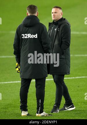 Derby County interim Manger Wayne Rooney (a destra) e capo allenatore di portiere Shay dato prima della partita Sky Bet Championship al Pride Park Stadium, Derby. Foto Stock