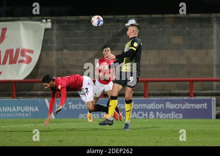 MORECAMBE, INGHILTERRA. 1 DICEMBRE Scott Quigley of Barrow in azione con Kelvin Mellor di Morecambe durante la partita Sky Bet League 2 tra Morecambe e Barrow alla Globe Arena di Morecambe martedì 1 Dicembre 2020. (Credit: Mark Fletcher | MI News) Credit: MI News & Sport /Alamy Live News Foto Stock