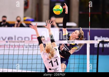 Scandicci, Firenze, Italia. scandicci, firenze, Italia, Palazzetto dello Sport, 01 Dic 2020, Alexandra Lazic (Developres SkyRes Rzeszow) durante SSC Palmberg Schwerin vs Developres SkyRes Rzeszow - CEV Champions League Women volley match Credit: Lisa Guglielmi/LPS/ZUMA Wire/Alamy Live News 2020 Foto Stock