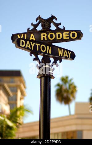 Indicazioni per l'area dello shopping di Rodeo Drive in Via Rodeo a Beverly Hills, California Foto Stock