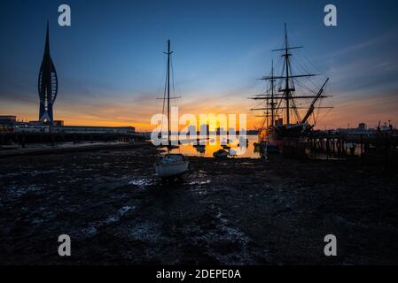 La nave da guerra del 19 ° secolo conservata HMS Warrior a Portsmouth Harbour, Hampshire, Inghilterra, Regno Unito Foto Stock