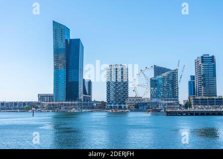 Edifici alti nel quartiere docklands di Melbourne, Australia Foto Stock