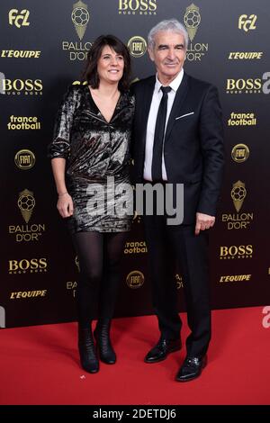 L'ex allenatore della nazionale francese Raymond Domenech e Denis Estelle arrivano per partecipare alla cerimonia del Ballon d or France Football 2019 al Chatelet Theatre il 2 dicembre 2019 a Parigi, Francia. Foto di David Niviere/ABACAPRESS.COM Foto Stock