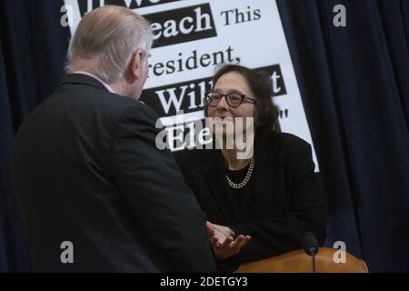 L'esperto di diritto costituzionale Pamela Karlan, dell'Università di Stanford, parla al Rappresentante degli Stati Uniti F. James Sensenbrenner (Repubblicano del Wisconsin) prima di testimoniare davanti al Comitato della Camera degli Stati Uniti sulla magistratura di Capitol Hill a Washington, DC, USA mercoledì 4 dicembre 2019. Foto di Stefani Reynolds/CNP/ABACAPRESS.COM Foto Stock