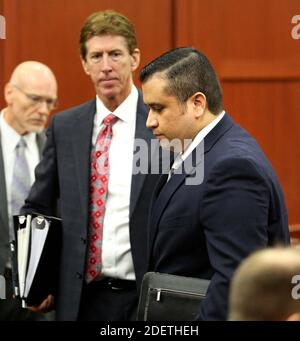 NO FILM, NO VIDEO, NO TV, NO DOCUMENTARY - file Photo - George Zimmerman lascia la sala durante un recesso, con il suo avvocato Mark o'Mara, nel circuito di Seminole il primo giorno del suo processo, a Sanford, FL, USA, il 10 giugno 2013. George Zimmerman è stato assolto nel fatale sparo del 2012 di Trayvon Martin, ma secondo una causa depositata mercoledì 4 dicembre 2019 in Florida, crede che ci sia stata una cospirazione per incorniciarlo e vuole 100 milioni di dollari in danni. Photo by Joe Burbank/Orlando Sentinel/TNS/ABACAPRESS.COM Foto Stock