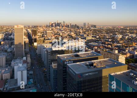 Vista aerea del corridoio Wilshire Boulevard a Koreatown, Los Angeles Foto Stock