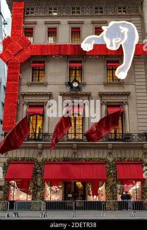 Cartier Mansion con 2020 decorazioni per le vacanze sulla Fifth Avenue, New York, Stati Uniti Foto Stock