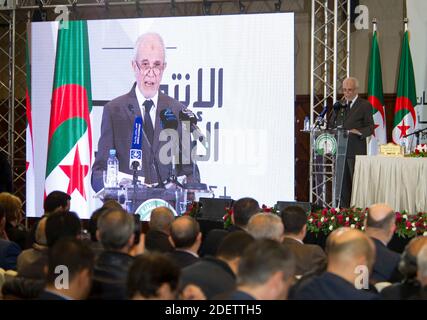 Il presidente dell'autorità elettorale nazionale indipendente Mohamed Charfi annuncia i risultati delle elezioni presidenziali svoltesi ad Algeri, Algeria, il 13 dicembre 2019. L'ex primo ministro Abdelmajid Tebboune è stato dichiarato vincitore delle elezioni presidenziali. Foto di Louiza Ammi/ABACAPRESS.COM Foto Stock