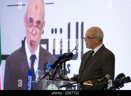 Il presidente dell'autorità elettorale nazionale indipendente Mohamed Charfi annuncia i risultati delle elezioni presidenziali svoltesi ad Algeri, Algeria, il 13 dicembre 2019. L'ex primo ministro Abdelmajid Tebboune è stato dichiarato vincitore delle elezioni presidenziali. Foto di Louiza Ammi/ABACAPRESS.COM Foto Stock