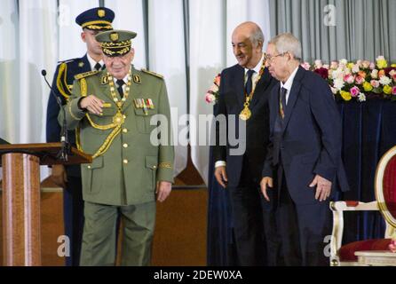 Il presidente eletto algerino Abdelmajid Tebboune e il capo delle forze armate, il tenente generale Ahmed GAID Salah, durante la cerimonia di giuramento ad Algeri, Algeria, il 19 dicembre 2019. Foto di Louiza Ammi/ABACAPRESS.COM Foto Stock