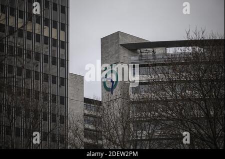 Illustrazione sede centrale RATP ( HQ ) il 27 dicembre 2019 a Parigi durante uno sciopero dei mezzi pubblici. Tutti i sindacati della RATP, l'autorità parigina dei trasporti che gestisce le linee metropolitane della capitale, hanno iniziato uno sciopero il 5 dicembre per protestare contro la riforma dei regimi pensionistici e la fine dei loro regimi speciali. Foto di Eliot Blondt/ABACAPRESS.COM Foto Stock