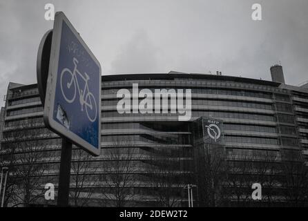 Illustrazione sede centrale RATP ( HQ ) il 27 dicembre 2019 a Parigi durante uno sciopero dei mezzi pubblici. Tutti i sindacati della RATP, l'autorità parigina dei trasporti che gestisce le linee metropolitane della capitale, hanno iniziato uno sciopero il 5 dicembre per protestare contro la riforma dei regimi pensionistici e la fine dei loro regimi speciali. Foto di Eliot Blondt/ABACAPRESS.COM Foto Stock