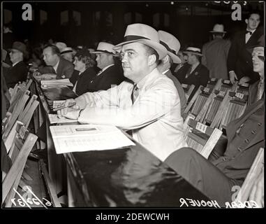 J. Edgar Hoover, della FBI, al Comiskey Park di Chicago, dove Joe Louis ha vinto il titolo di World Heavyweight Championship battendo James J. Braddock nell'ottava prova. 22 giugno 1937. Immagine da 4x5 pollici negativo. Foto Stock