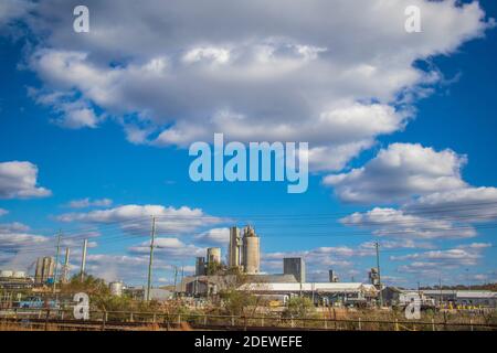 Augusta, GA USA - 12 01 20: Primo piano e recinzione di impianti industriali Foto Stock