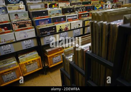 Discoteche Babel, uno dei pochi negozi di dischi in vinile rimasti a Madrid Foto Stock