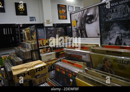 Discoteche Babel, uno dei pochi negozi di dischi in vinile rimasti a Madrid Foto Stock