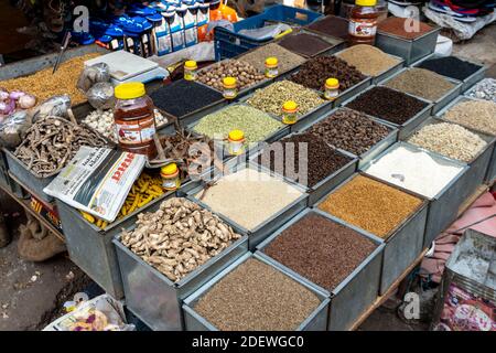 Goa India 11 novembre 2020 Stalli di spezie alimentari a Mapusa Mercato a Goa India Foto Stock