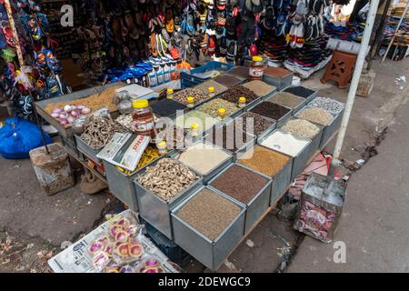 Goa India 11 novembre 2020 Stalli di spezie alimentari a Mapusa Mercato a Goa India Foto Stock
