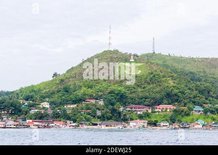 Vista della città di Culion, una ex colonia di lebbrosi, a Palawan, Filippine Foto Stock