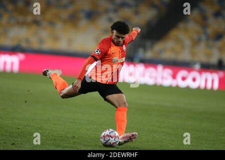 Non esclusivo: KIEV, UCRAINA - 01 DICEMBRE 2020 - il centrocampista del FC Shakhtar Donetsk Taison è visto in azione durante il gruppo UEFA Champions League s Foto Stock