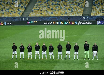 Non esclusivo: KYIV, UCRAINA - 01 DICEMBRE 2020 - i giocatori del Real Madrid (Spagna) pongono per una foto prima della UEFA Champions League gruppo fase m. Foto Stock