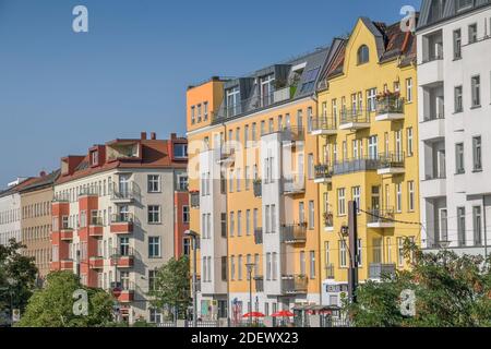 Altbauten, Marchlewskistraße, Friedrichshain, Friedrichshain-Kreuzberg, Berlino, Germania Foto Stock