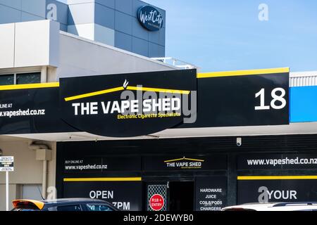 AUCKLAND, NUOVA ZELANDA - Febbraio 14, 2020: Auckland / Nuova Zelanda - Febbraio 14 2020: Vista del Vape Shed che vende succo di vapore, accessori e hardware Foto Stock