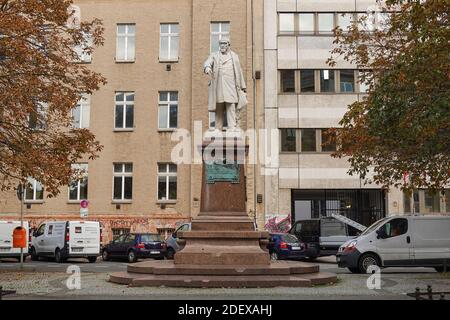 Denkmal Hermann Schulze Delitzsch, Schulze-Delitzsch-Platz, Mitte, Berlino, Germania Foto Stock