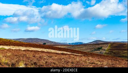 The Angus Glens of Scotland, UK – alta sopra Glen Prosen, guardando verso nord-est, sopra i Glens di Angus Foto Stock