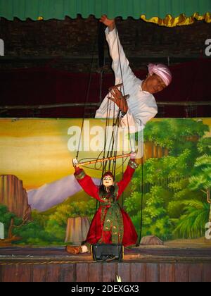 Il teatro delle marionette a Bagan, Myanmar Foto Stock