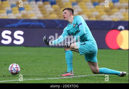 KIEV, UCRAINA - 1 DICEMBRE 2020: Portiere Anatolii Trubin di Shakhtar Donetsk in azione durante la UEFA Champions League contro il Real Madrid allo stadio NSC Olimpiyskyi di Kiev. Shakhtar ha vinto 2-0 Foto Stock