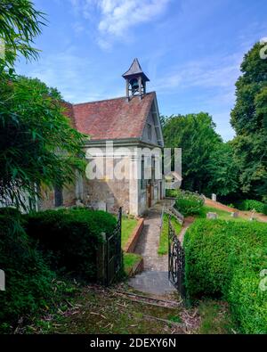 Hale, Regno Unito - 8 agosto 2020: St James's Church a Hale Park nel New Forest National Park, Regno Unito Foto Stock