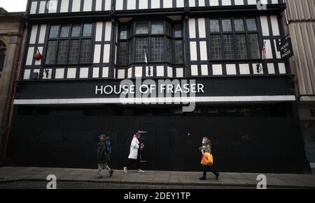 Il grande magazzino House of Fraser a Shrewsbury, chiuso e imbarcato in modo permanente, il giorno in cui i negozi non essenziali in Inghilterra aprono le loro porte ai clienti per la prima volta dopo il secondo blocco nazionale e l'Inghilterra ha un sistema rafforzato di restrizioni regionali per il coronavirus. Foto Stock