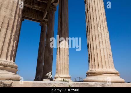Colonne, l'Erechtheion (o Erechtheum), l'Acropoli, Atene, Grecia Foto Stock