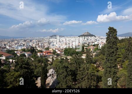 Vista del Monte Lycabettus da Acropoli di Atene, Grecia Foto Stock