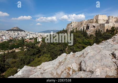 Vista del Monte Lycabettus e Acropoli di Atene, Grecia Foto Stock
