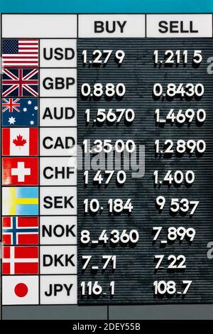 Segno per i tassi di cambio di Euro in valuta estera, Atene, Grecia Foto Stock