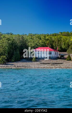 Cottage che vivono sulle isole della Georgian Bay, ON. Paesaggi spettacolari in estate nella Georgian Bay a ON, Canada. Ci sono più di 30,000 isole in L Foto Stock