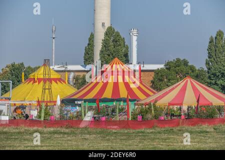 Zirkus Cabuwazi, Tempelhofer Feld, Tempelhof, Tempelhof-Schöneberg, Berlino, Germania Foto Stock