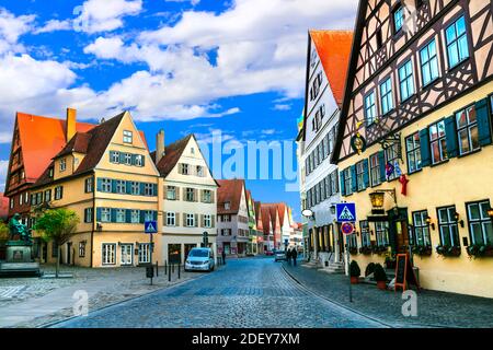 Viaggio in Baviera (Germania) - Dinkelsbuhl città vecchia con case tradizionali colorate. Famosa strada 'Romantica strada' Foto Stock