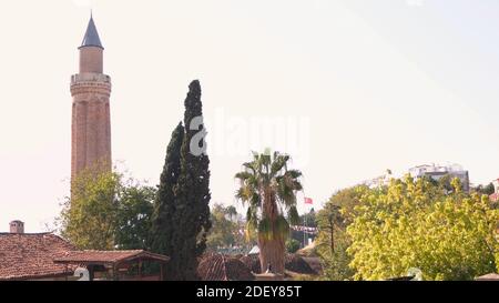 Minareto Yivli nel centro storico di Antalya, Turchia. Foto Stock