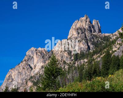 Sawtooth Mountain Peaks lungo il Redfish Lake Creek Trail, Sawtooth National Recreation Area, Stanley, Idaho. Foto Stock