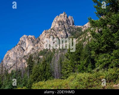 Sawtooth Mountain Peaks lungo il Redfish Lake Creek Trail, Sawtooth National Recreation Area, Stanley, Idaho. Foto Stock