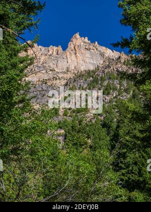 Sawtooth Mountain Peaks lungo il Redfish Lake Creek Trail, Sawtooth National Recreation Area, Stanley, Idaho. Foto Stock