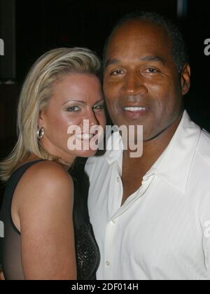 ESCLUSIVA Miami Beach, FL 6-13-2002 OJ Simpson torna con la fidanzata Christy Prody a una festa di compleanno per l'amico Tammy Wu al RISTORANTE RUMI. Foto di Adam Scul-PHOTOlink / MediaPunch Foto Stock